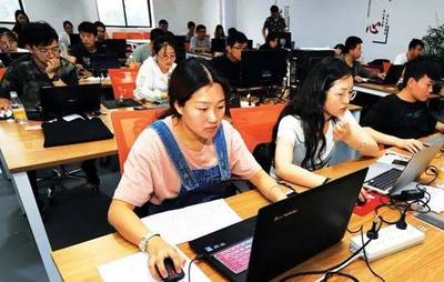 聚焦電商技術(shù)新秀，首屆電商設(shè)計(jì)（美工）職業(yè)技能大賽在我市圓滿舉辦